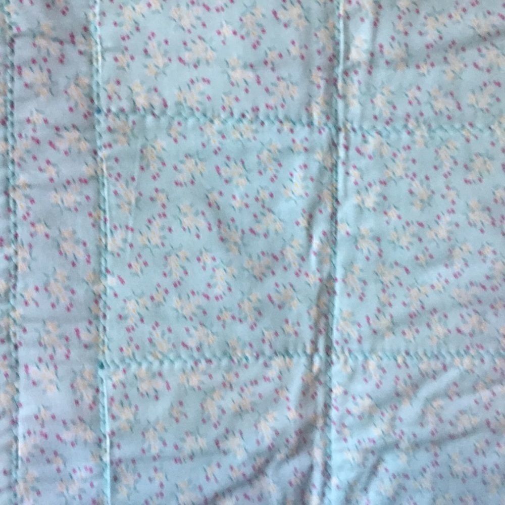 Handmade Quilt   - Picture 7 of 10
